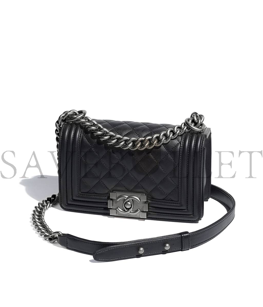 CHANEL SMALL BOY CHANEL HANDBAG . A67085 Y09953 94305 (20.5*12*8.5cm)